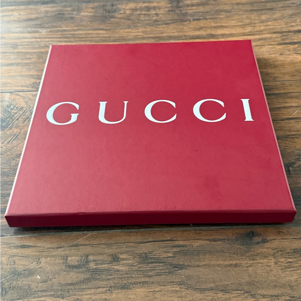 GUCCI: Gift Box Sz: Approx 10 x 10  Red/White